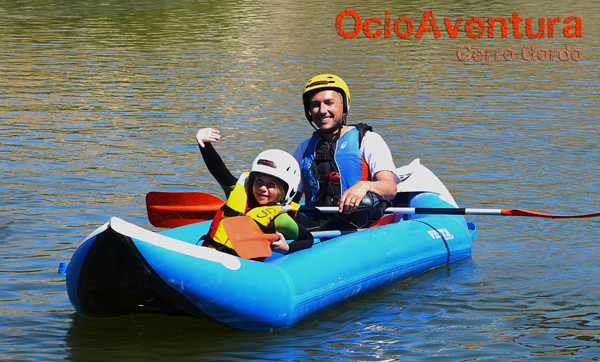Aventura en familia. Málaga y Córdoba. Kayak, canoraft, canoa en lago.